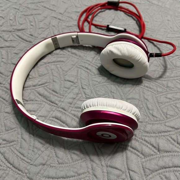 Beats by Dre Pink Headphones with Red Cable - Picture 3 of 10